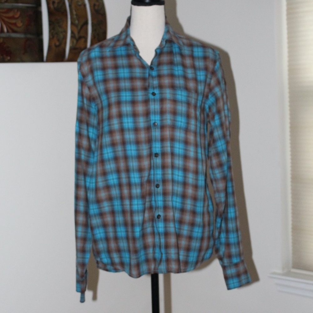Gap, fitted long sleeve button down shirt....